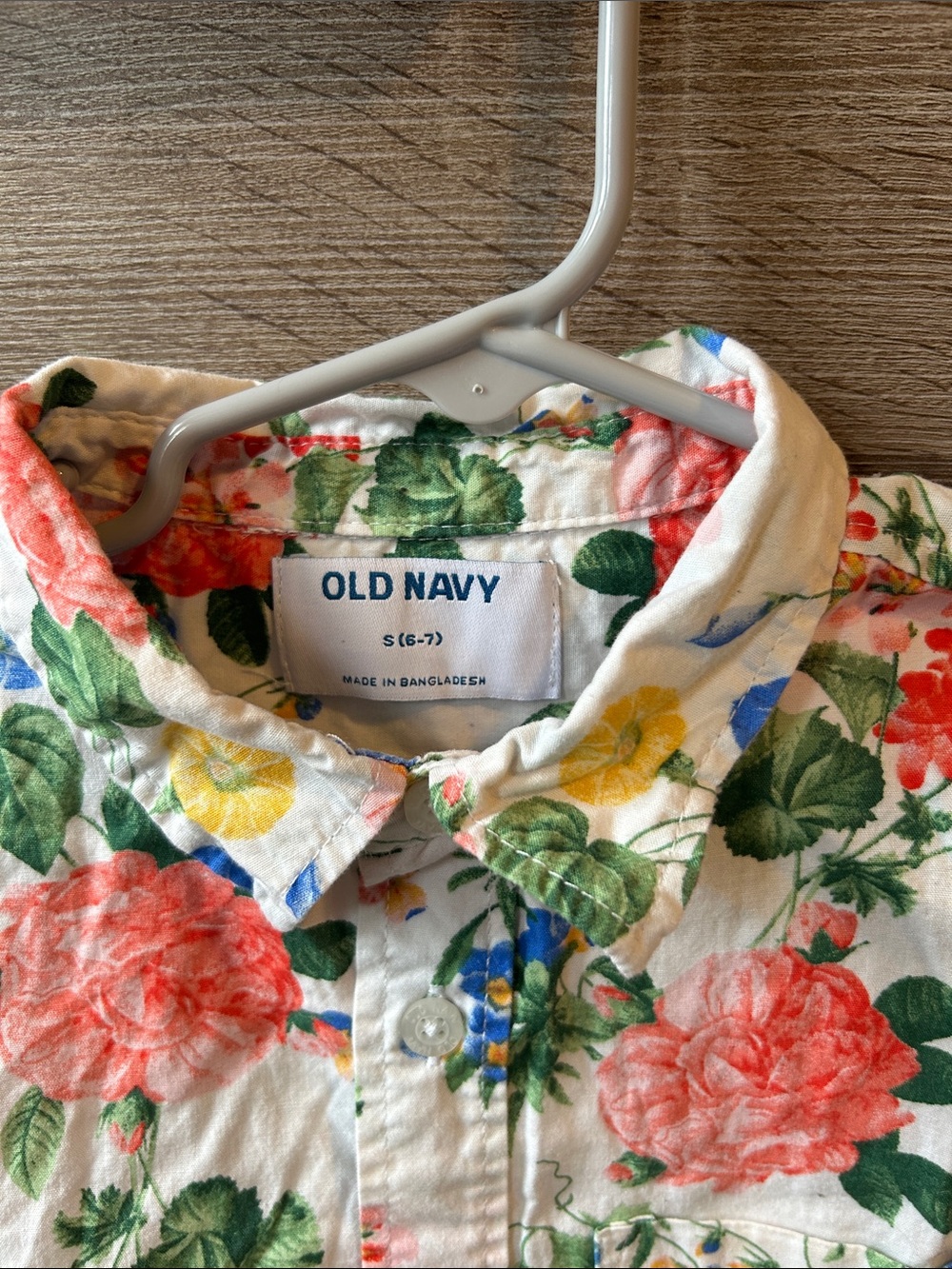 Old Navy White Floral Short-Sleeve Button-Down - Picture 2 of 3